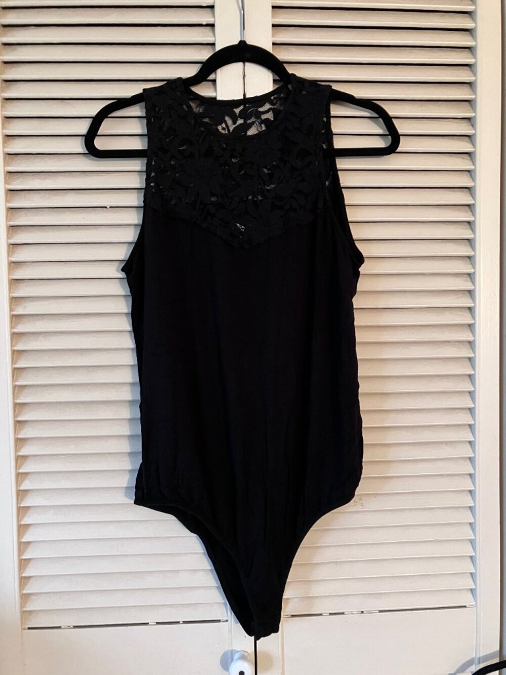 Torrid Size 1 (14-16) Black Super Soft Knit High Scoop Neck Bodysuit w Lace